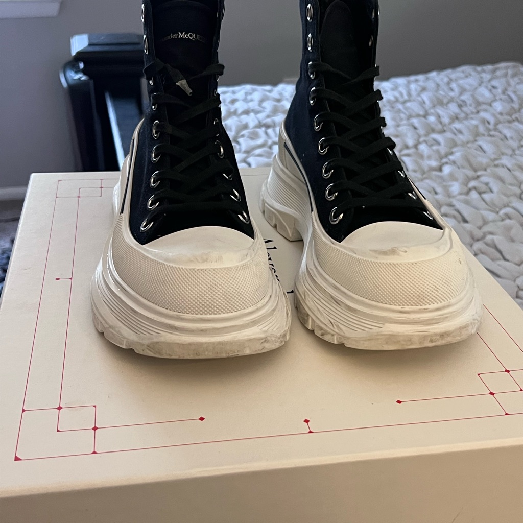 Alexander Mcqueen H Boot Black And White Tread